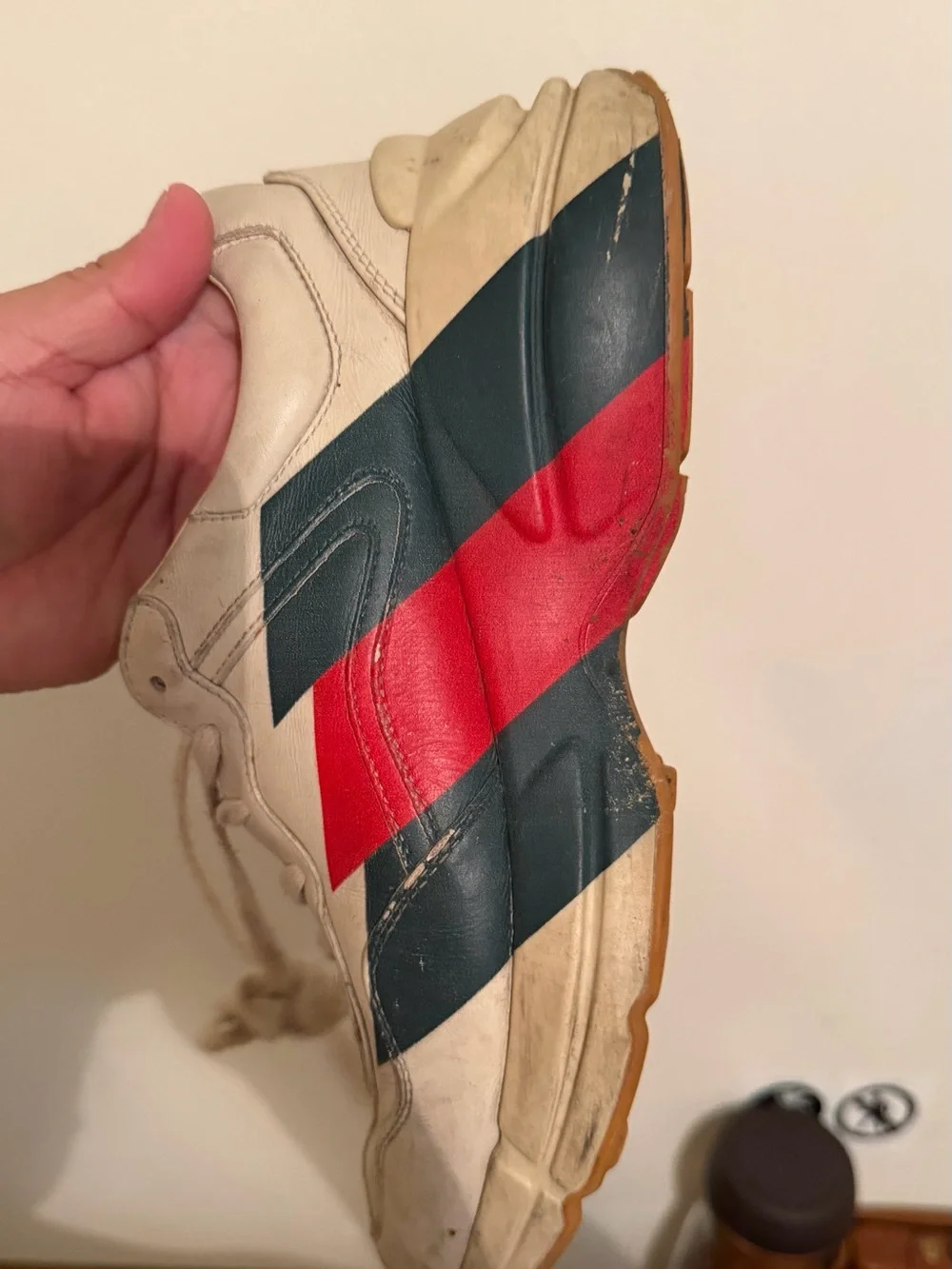 Gucci Off-White Leather Low-Top Sneakers - Fits like a size 8 it’s size 6 1/2